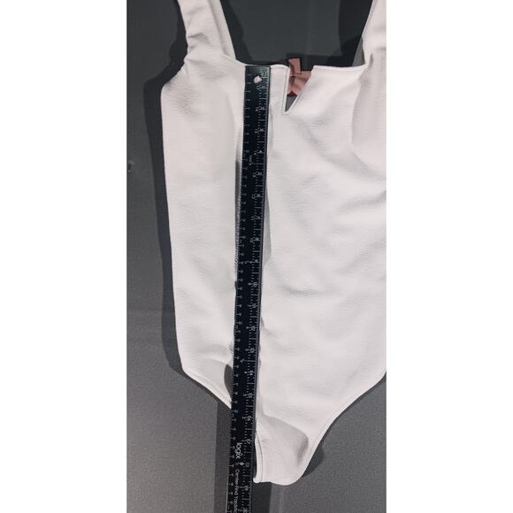 Show Me Your Mumu White Textured Bodysuit Women’s M Sleeveless Tank Top - Picture 2 of 5